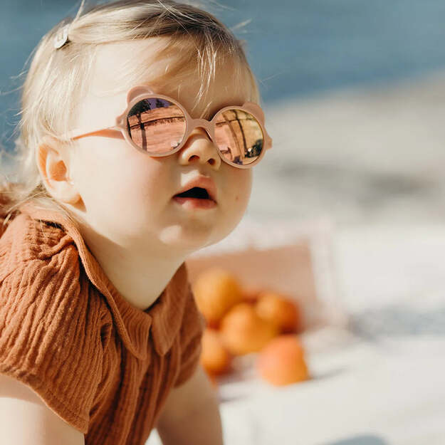 KiETLA OURSON 0-4 m. nedūžtantys nuo saulės akiniai (8 spalvos)
